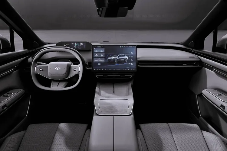 Cabina del HYPTEC HT, SUV premium en Colombia con acabados de lujo