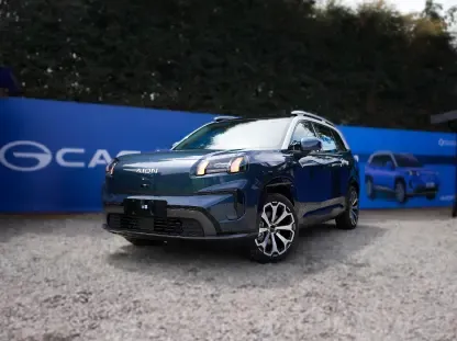 SUV eléctrica AION V edición limitada Millonarios FC con detalles en azul y escudo alegórico.