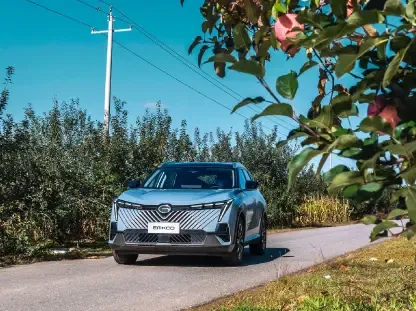 SUV GAC EMKOO híbrida circulando libremente por la ciudad sin restricción de pico y placa.