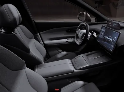 Interior del HYPTEC HT, SUV premium en Colombia, con asientos de lujo e iluminación ambiental
