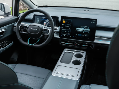 Carro eléctrico GAC MOTOR en una calle de Colombia