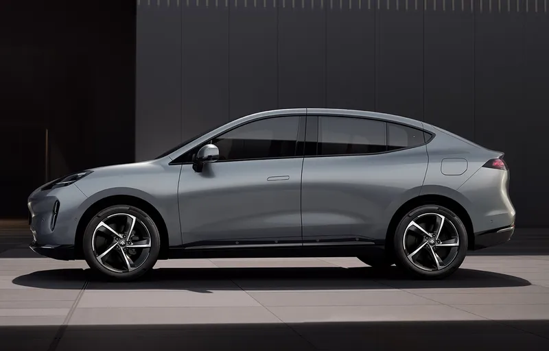 La perfecta fusión de innovación y rendimiento que redefine tu experiencia de conducción.